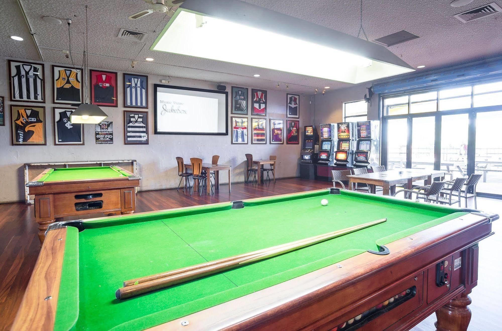 Nightcap At Wanneroo Tavern Bagian luar foto