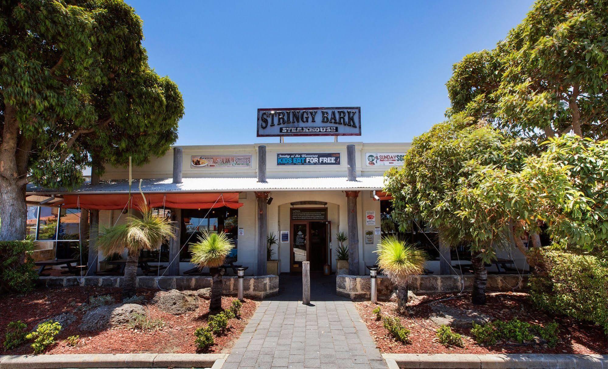 Nightcap At Wanneroo Tavern Bagian luar foto