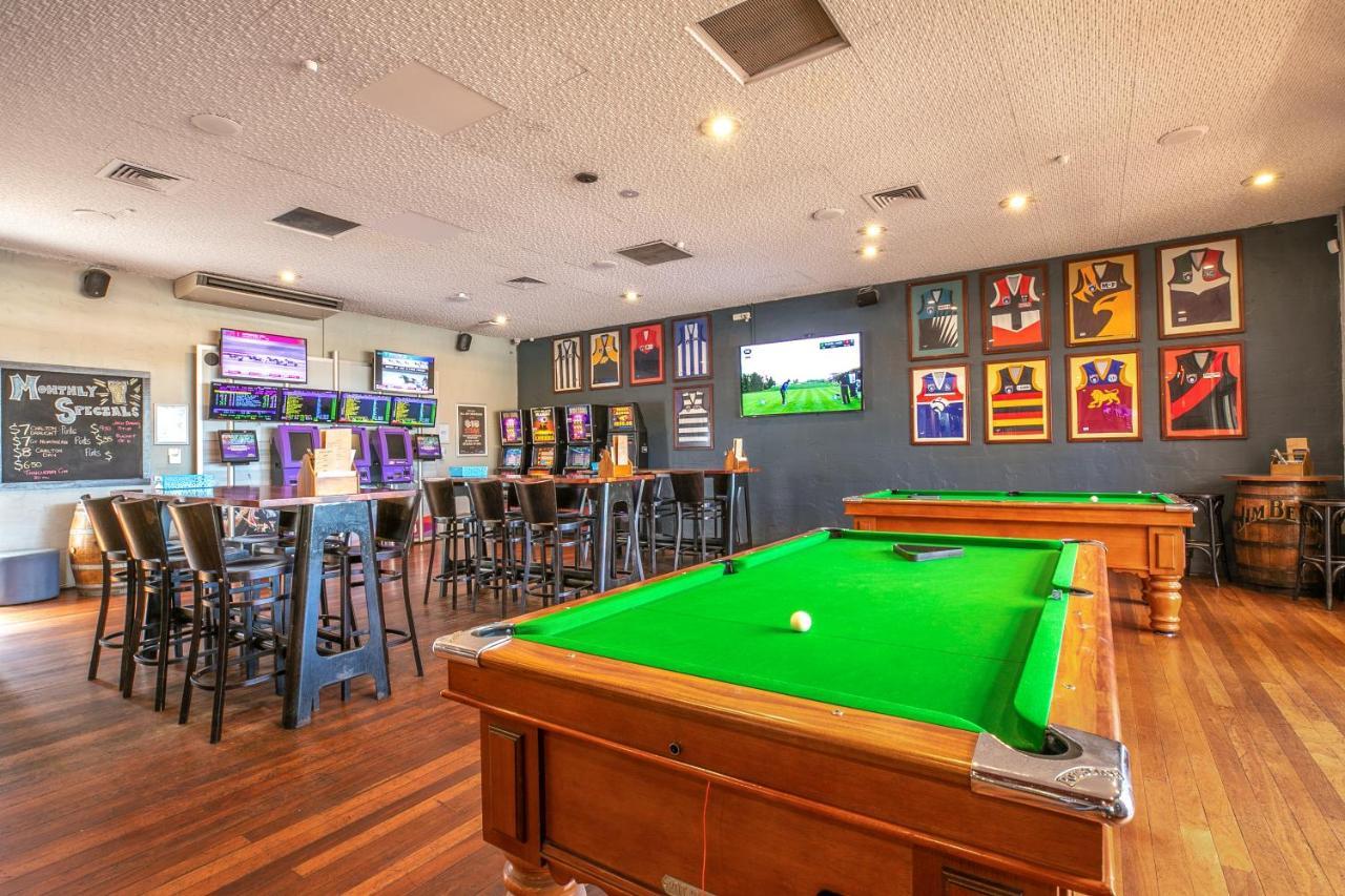 Nightcap At Wanneroo Tavern Bagian luar foto