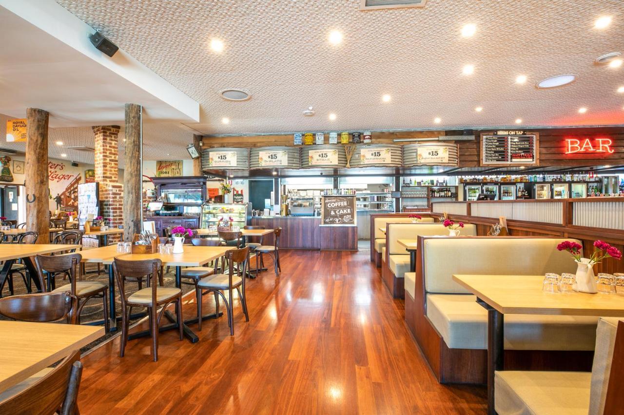 Nightcap At Wanneroo Tavern Bagian luar foto