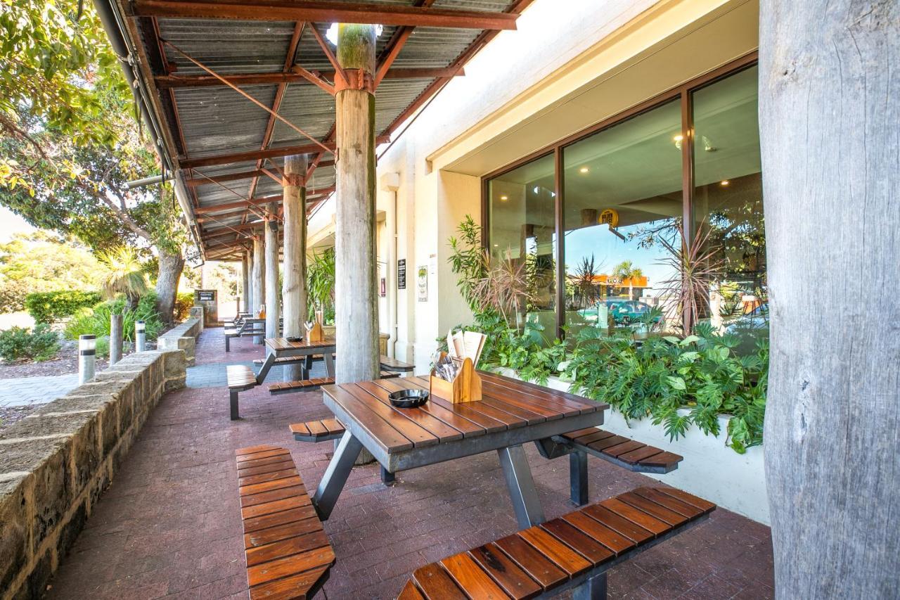 Nightcap At Wanneroo Tavern Bagian luar foto